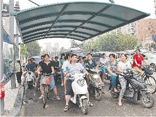  四川雨篷:雨季雨篷保养的关键都有哪些？